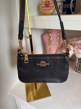 Coach gorgeous Black Pebbled Leather Mini Crossbody with Gold Hardware EUC